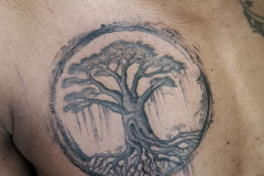 tatuaje-estilo-blackwork-arbol-de-la-vida