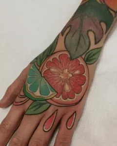 tatuaje-neotradicional-naranja