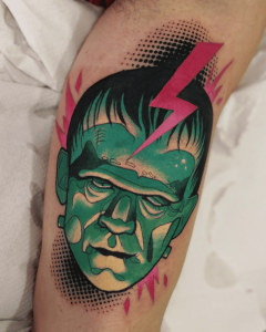 tatuaje retrato neotradicional monstruo de Frankenstein con un estilo artístico colorido  - 192