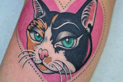 tatuaje-gato-con-corazon